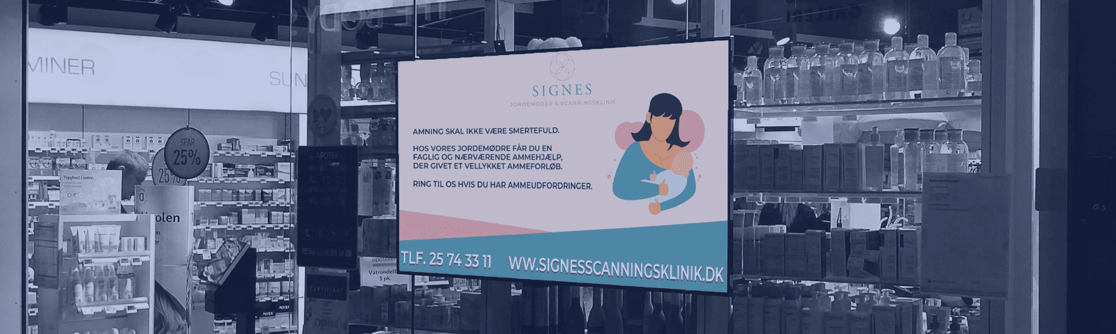 Apoteksvindue med skærmannonce for SIGNES Jordemoder & Scanningsklinik